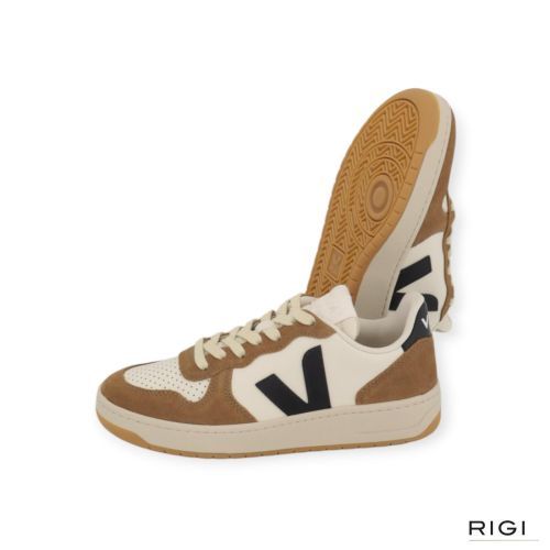 Veja V-10 Prime Leather voor dames en heren in offwit leer met beige suède. 