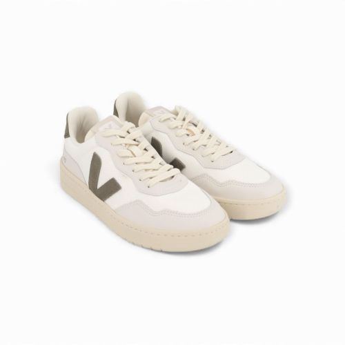 Veja V90 mesh in wit off wit met kaki voor heren. Veja V90 mesh in wit off wit met kaki voor heren.