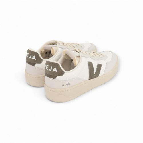 Veja V90 mesh in wit off wit met kaki voor heren. Veja V90 mesh in wit off wit met kaki voor heren.