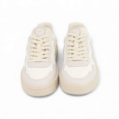 Veja V90 mesh in wit off wit voor dames en heren (unisex). Veja V90 mesh in wit off wit voor dames en heren (unisex).