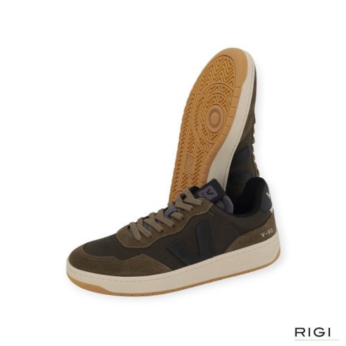 Veja V-90 B-Mesh heren sneaker in groen met zwart suede. Veja V-90 B-Mesh heren sneaker in groen met zwart suede.