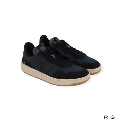 Veja V-90 B-Mesh heren sneaker in blauw suede. Veja V-90 B-Mesh heren sneaker in blauw suede.