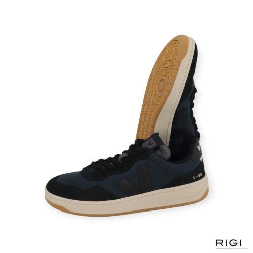Veja V-90 B-Mesh heren sneaker in blauw suede. Veja V-90 B-Mesh heren sneaker in blauw suede.