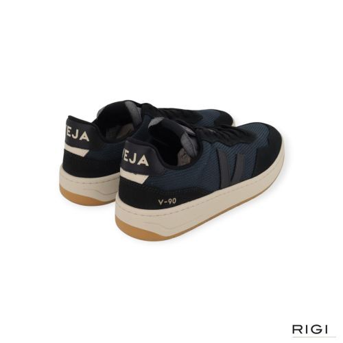 Veja V-90 B-Mesh heren sneaker in blauw suede. Veja V-90 B-Mesh heren sneaker in blauw suede.