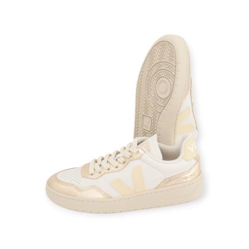 Veja v-10 voor dames in wit met goud shining leer. 