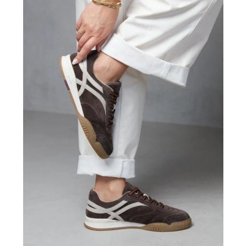 Via Vai Kris Dante sneaker in bruin suède voor dames. Via Vai Kris Dante sneaker in bruin suède voor dames.