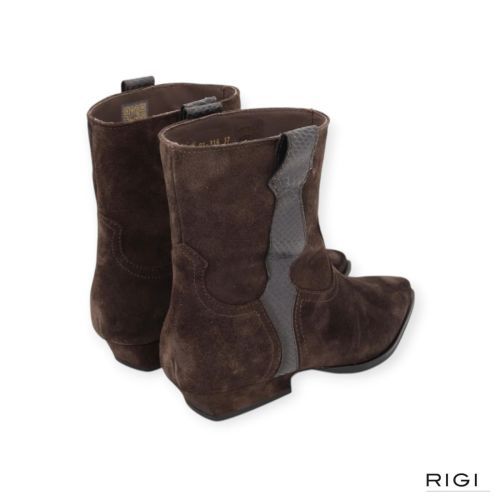 Via Vai Vive Anna enkel laars in het bruin suede leer. Via Vai Vive Anna enkel laars in het bruin suede leer.