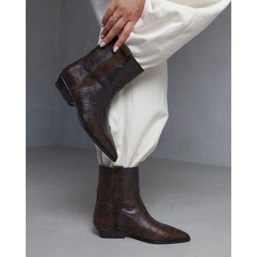 Via Vai Vive Anna dames enkellaars in het bruin crocco leer. Via Vai Vive Anna dames enkellaars in het bruin crocco leer.