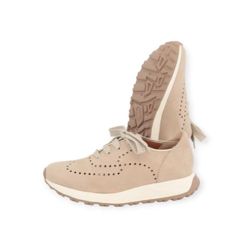 Volpato 4823 sneaker in zand suède voor dames. Volpato 4823 sneaker in zand suède voor dames.