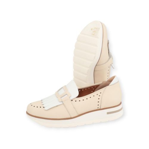 Volpato 4834 mocassin in beige leer voor dames. 