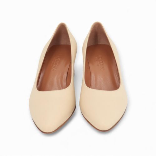 Voltan dames pump 47143 in ‘panna’ ecru kleur. Voltan dames pump 47143 in ‘panna’ ecru kleur.