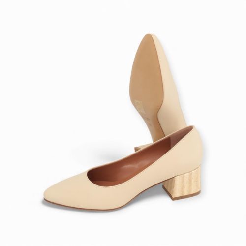 Voltan dames pump 47143 in ‘panna’ ecru kleur. Voltan dames pump 47143 in ‘panna’ ecru kleur.