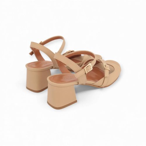 Voltan dames sandaal LV580 in beige. Voltan dames sandaal LV580 in beige.