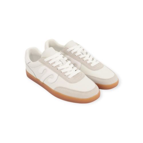 Wushu Ruyi Art Gong 114 sneaker voor heren in wit leer met suède. 