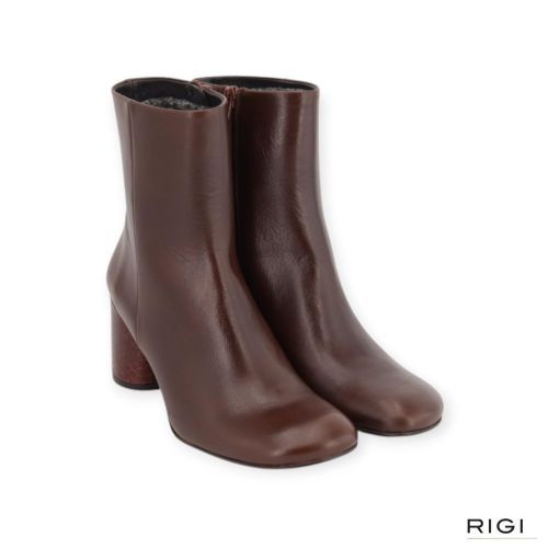Zinda 3628-C enkellaars in bruin leer voor dames. Zinda 3628-C enkellaars in bruin leer voor dames.
