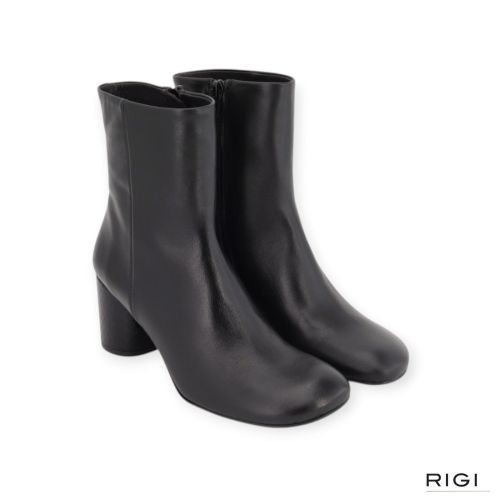 Zinda Softy 3628-C enkellaars in zacht zwart leer voor dames. Zinda Softy 3628-C enkellaars in zacht zwart leer voor dames.