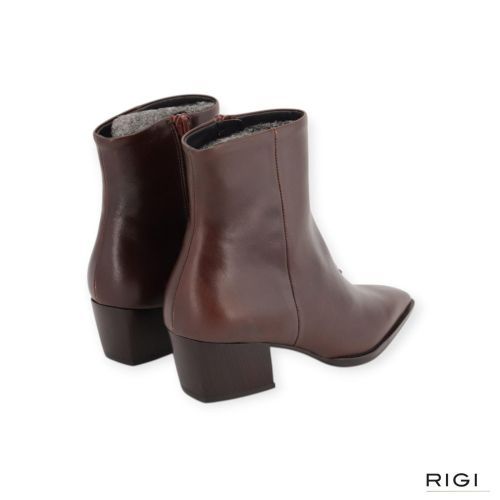 Zinda 3636-S enkellaars in bruin leer voor dames. Zinda 3636-S enkellaars in bruin leer voor dames.