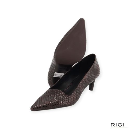 Zinda 3661 pump in donkerbruin python metallic leer voor dames. Zinda 3661 pump in donkerbruin python metallic leer voor dames.