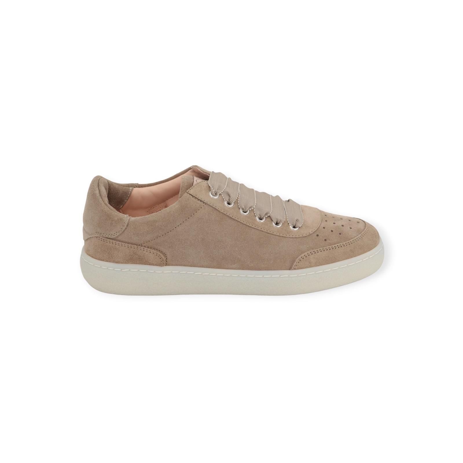 AGL Chewy Lace Up sneaker in beige suède voor dames. AGL Chewy Lace Up sneaker in beige suède voor dames.