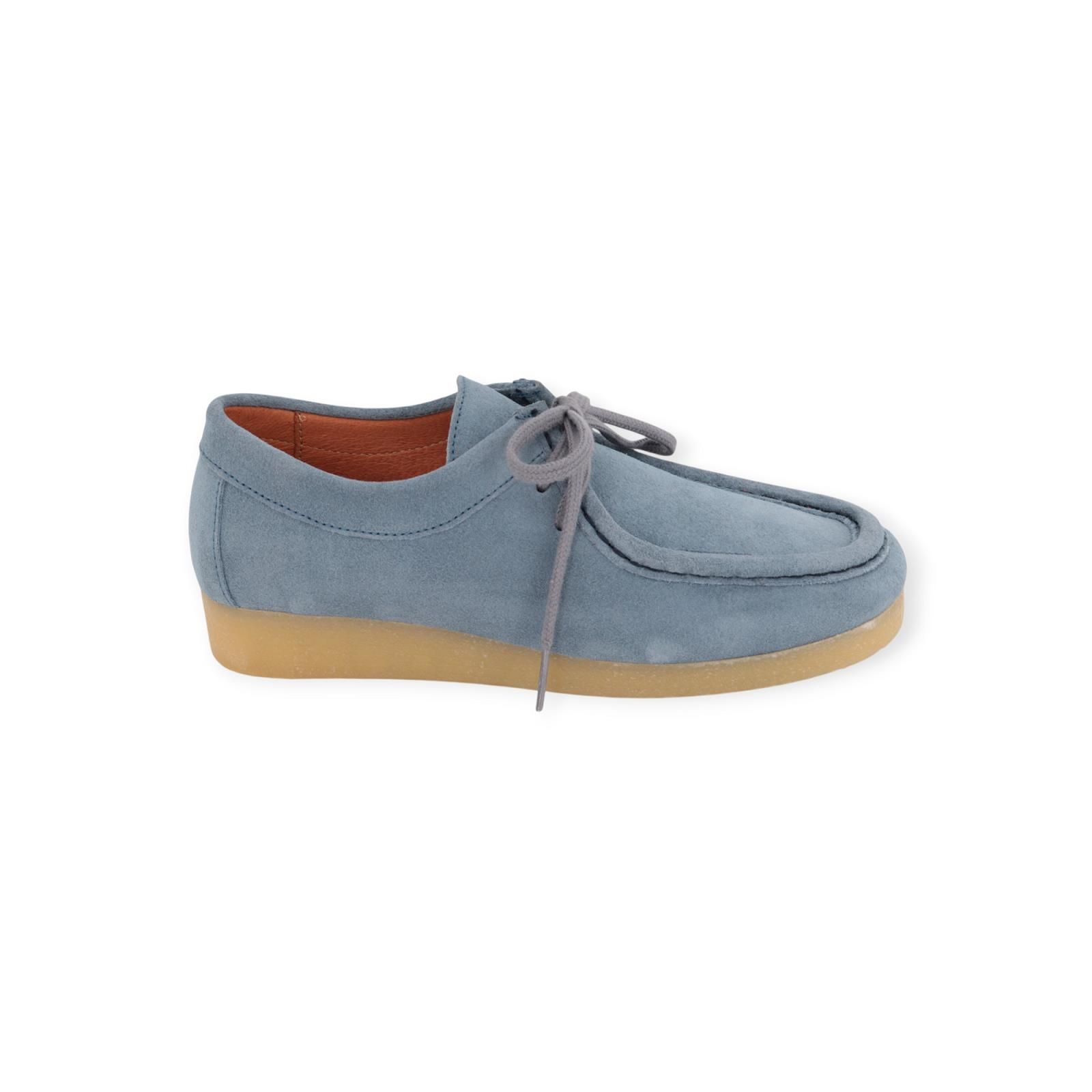 Belang dames veterschoen in licht blauw suede. Belang dames veterschoen in licht blauw suede.
