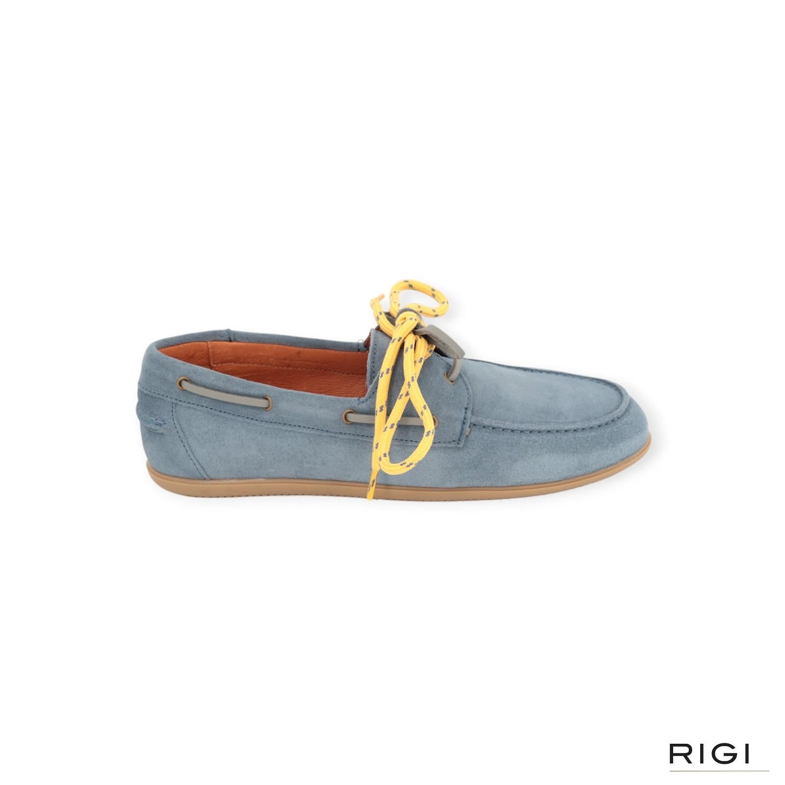 Belang dames mocassin / bootschoen in licht blauw suede leer. Belang dames mocassin / bootschoen in licht blauw suede leer.