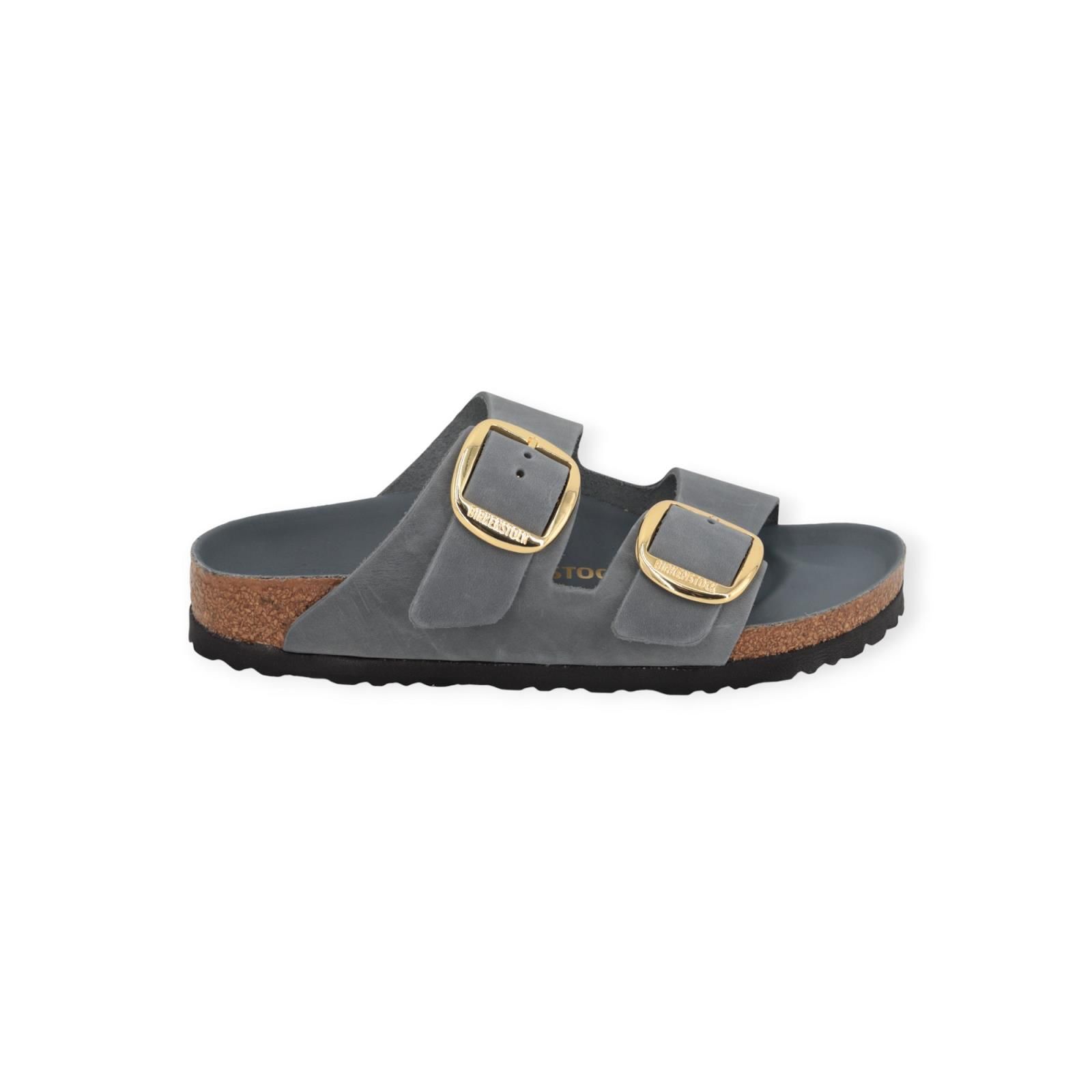 Birkenstock Arizona Big Buckle in grijs ‘basalt’ gray voor dames. Birkenstock Arizona Big Buckle in grijs ‘basalt’ gray voor dames.