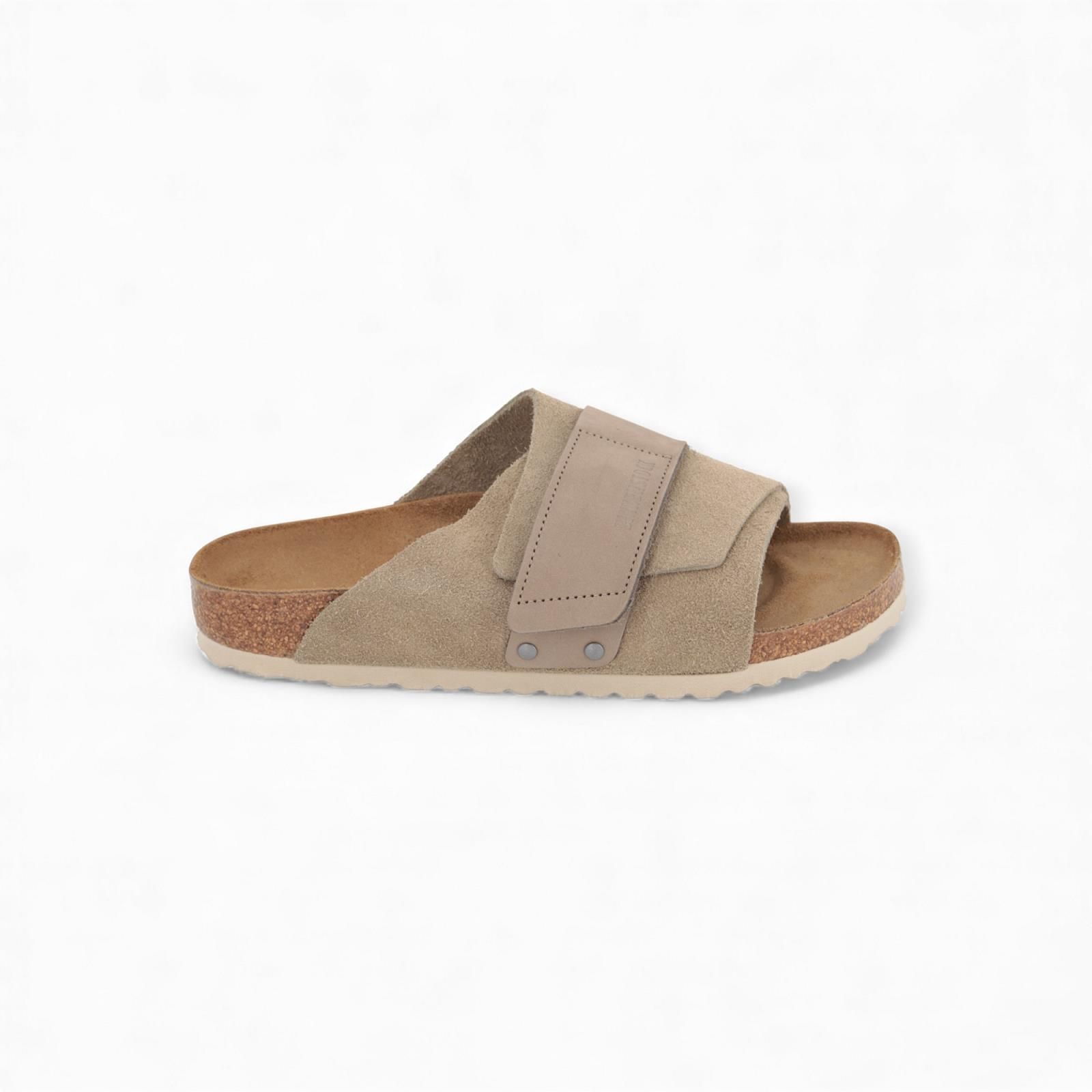 Birkenstock Kyoto unisex slipper in suede taupe. Birkenstock Kyoto unisex slipper in suede taupe.