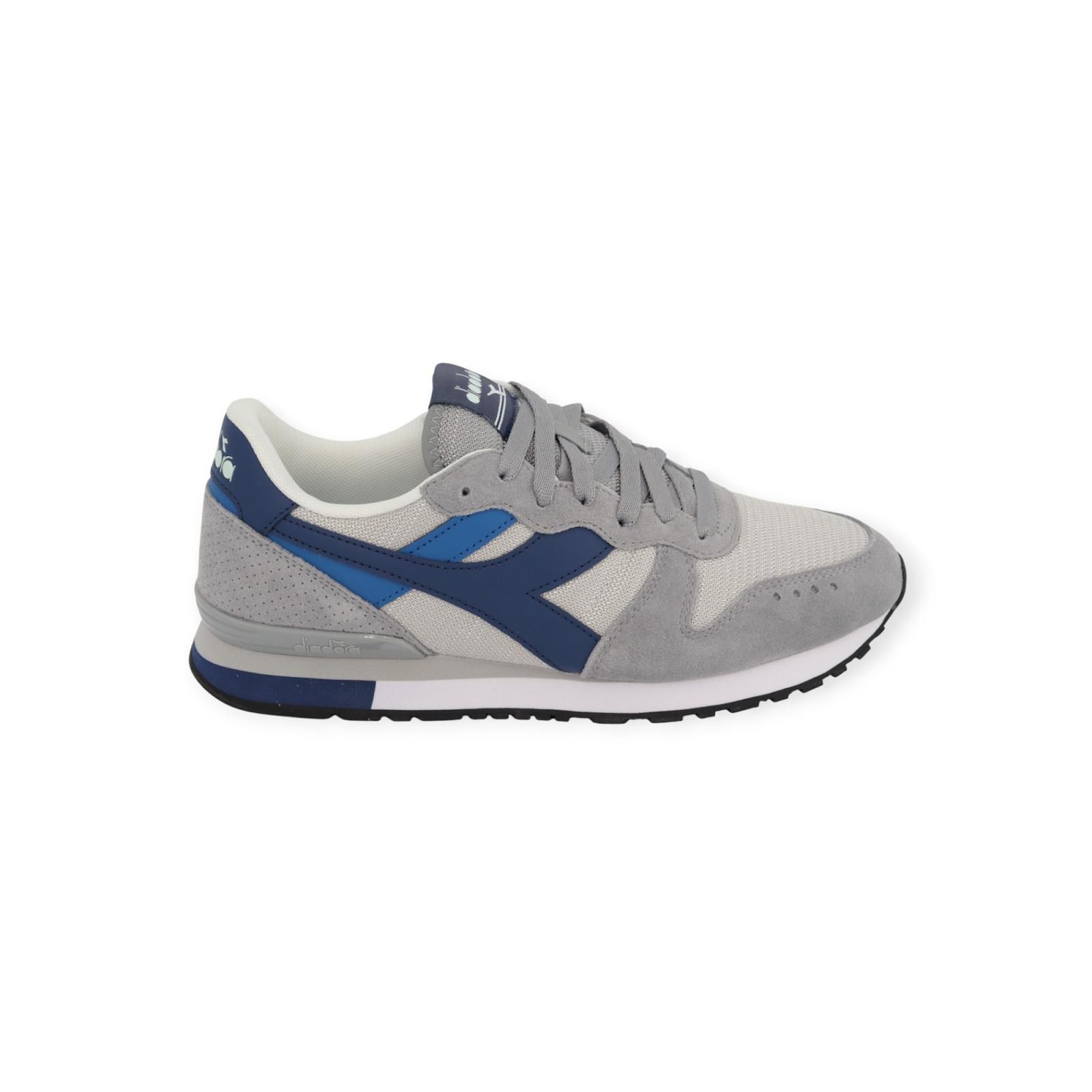 Diadora Camara M2 in grijs / blauw voor heren. Diadora Camara M2 in grijs / blauw voor heren.