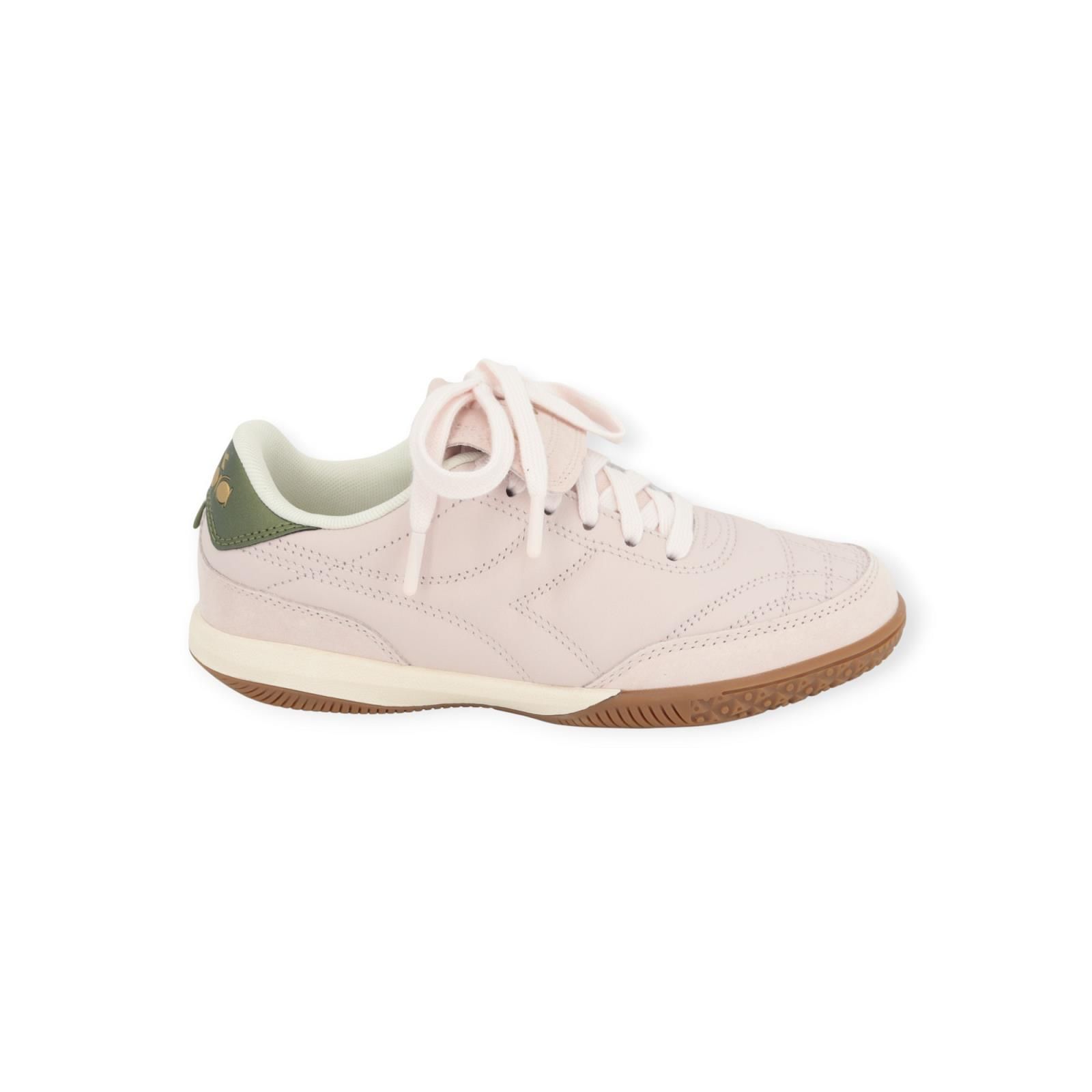 Diadora Gold Indoor Metal dames sneaker in het roze leer. Diadora Gold Indoor Metal dames sneaker in het roze leer.