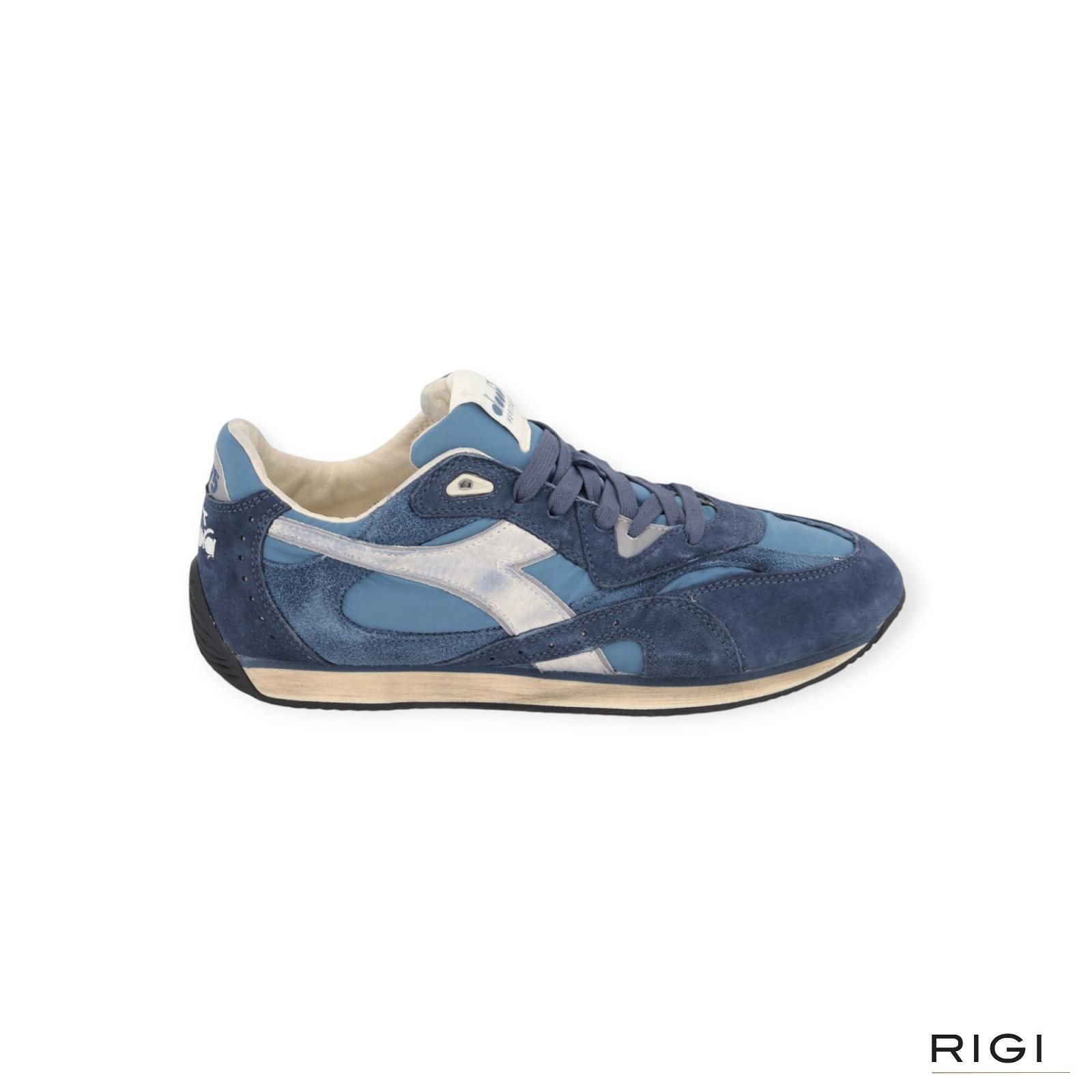Diadora Heritage Equipe Revenge Nylon used in blauw suède met nylon voor heren. Diadora Heritage Equipe Revenge Nylon used in blauw suède met nylon voor heren.