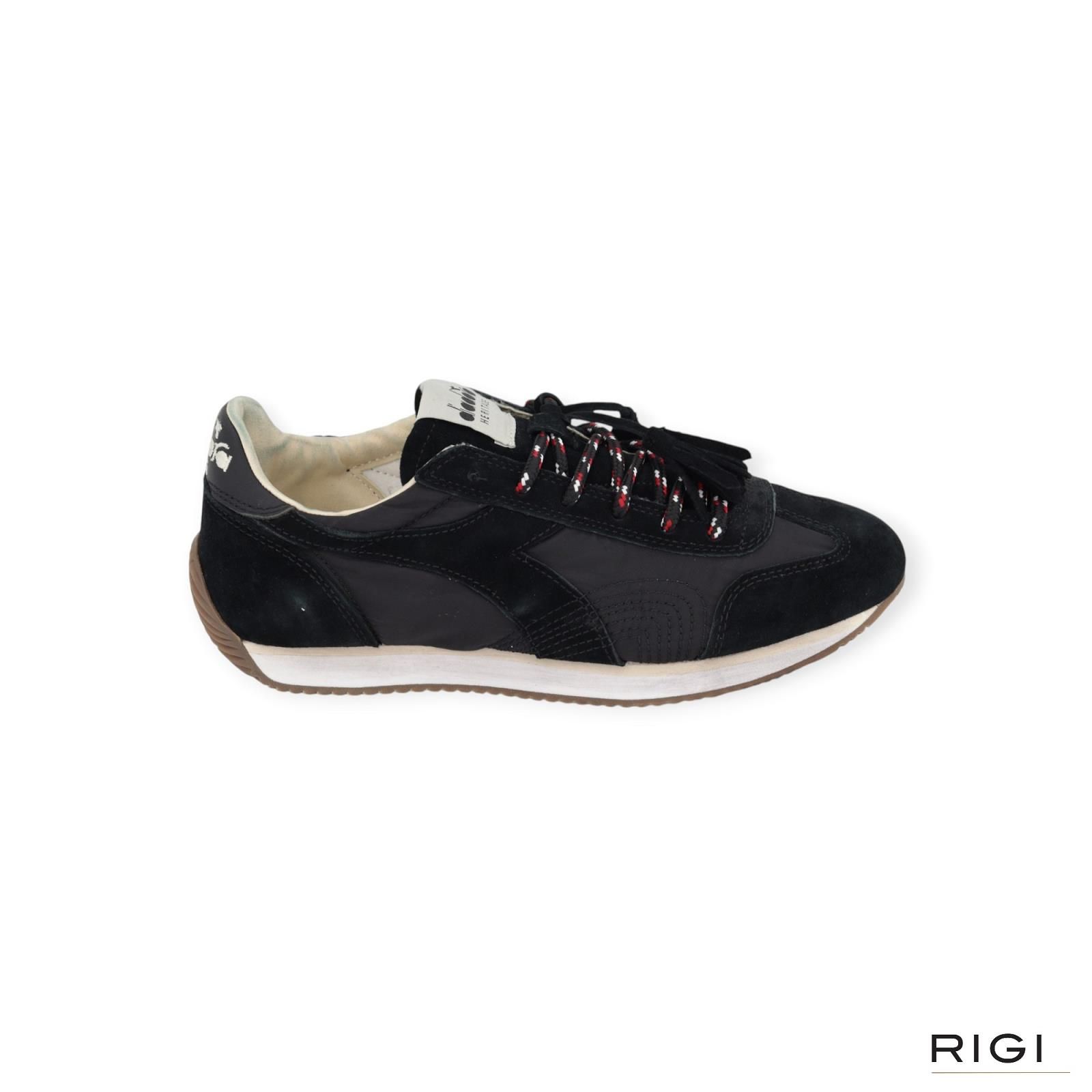Diadora Heritage Equipe Used dames sneaker in zwart suede. Diadora Heritage Equipe Used dames sneaker in zwart suede.