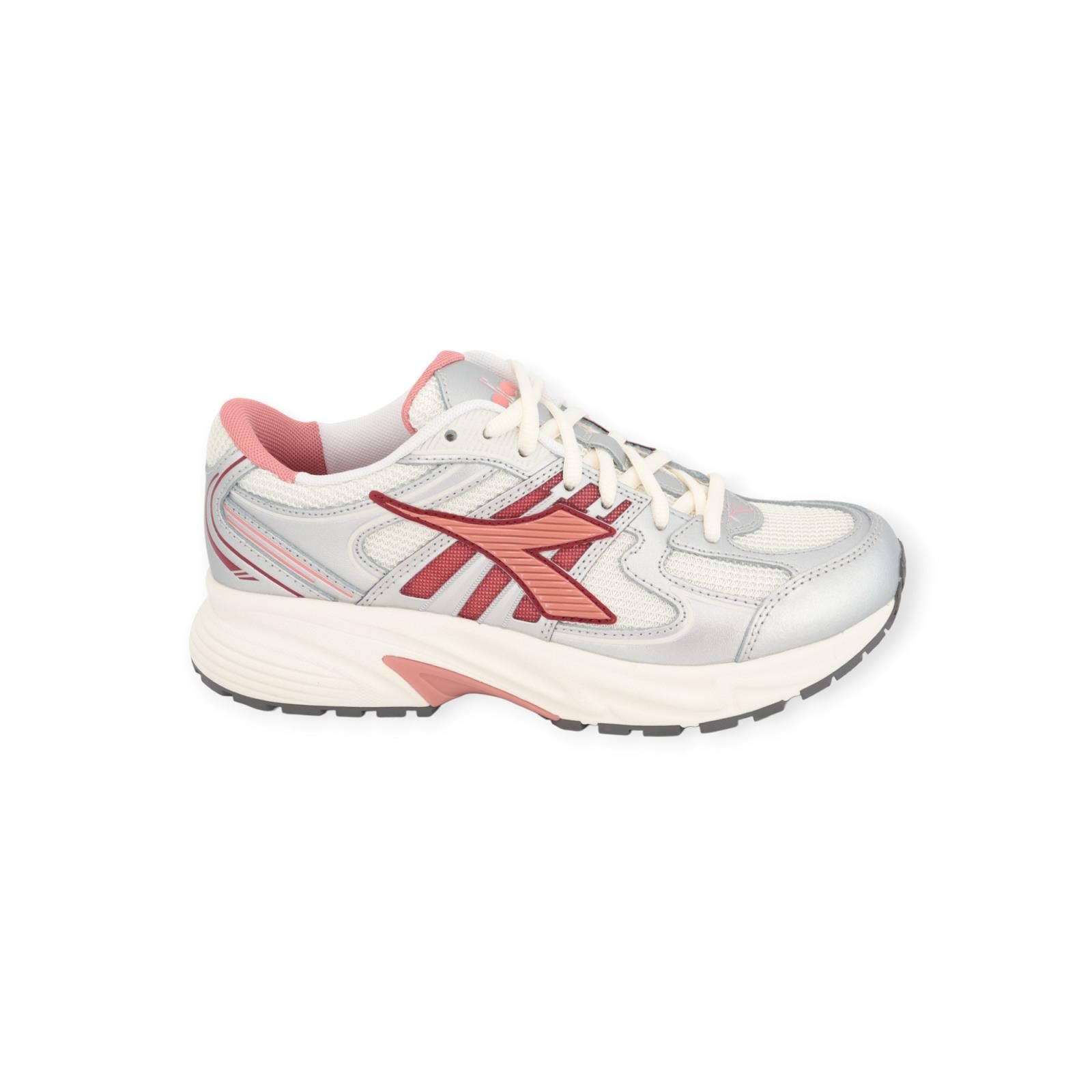 Diadora Mythos Star Met sneaker in het zilver met rood leer. Diadora Mythos Star Met sneaker in het zilver met rood leer.