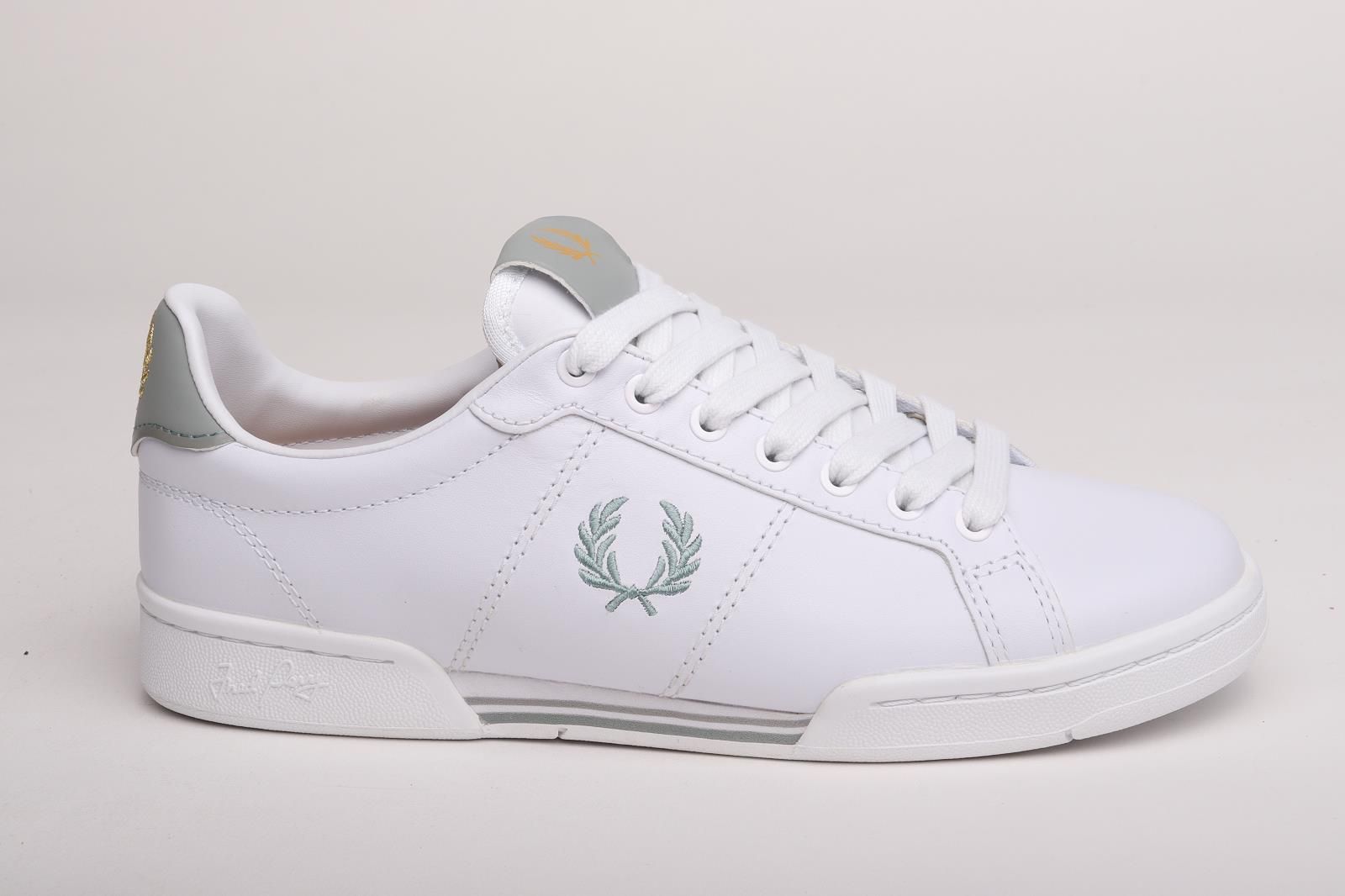 Comorama handig partner Fred Perry heren sneaker in wit met licht groen leer.