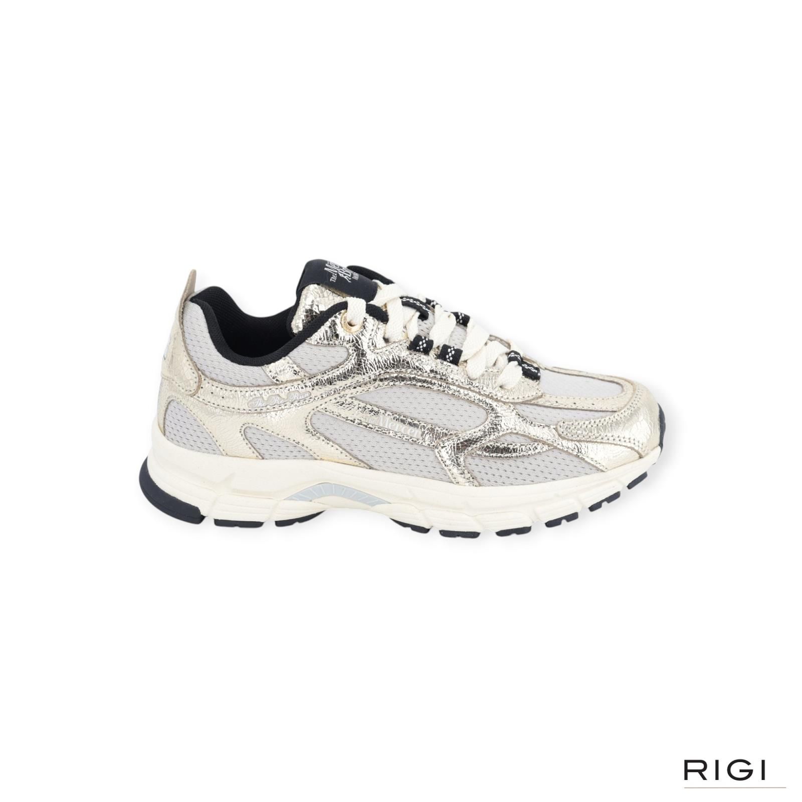 Mercer The Re-Run Cracked sneaker in goud craquelé leer met grijze mesh voor dames. Mercer The Re-Run Cracked sneaker in goud craquelé leer met grijze mesh voor dames.