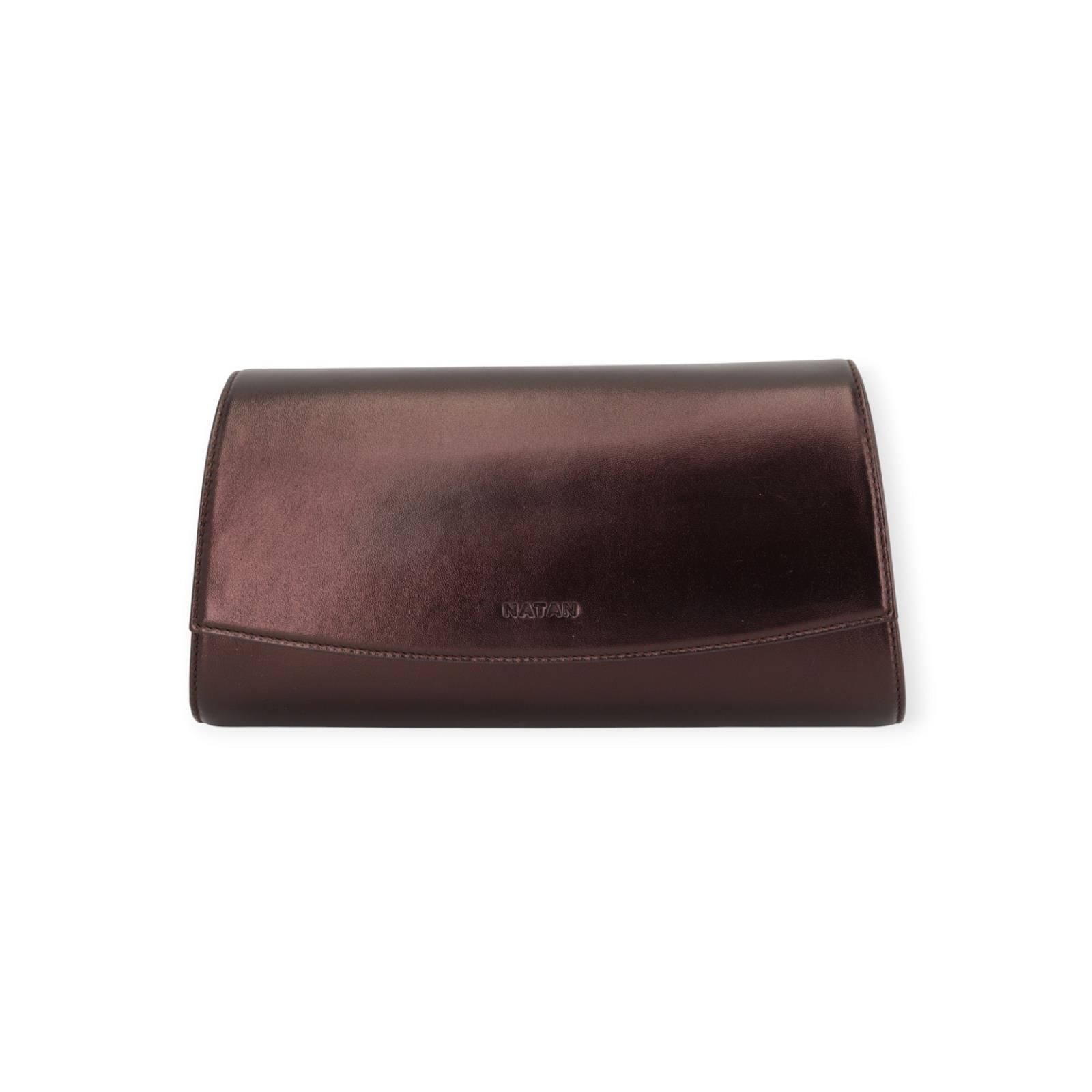 Natan GR245 clutch in bruin shining leer voor dames. Natan GR245 clutch in bruin shining leer voor dames.