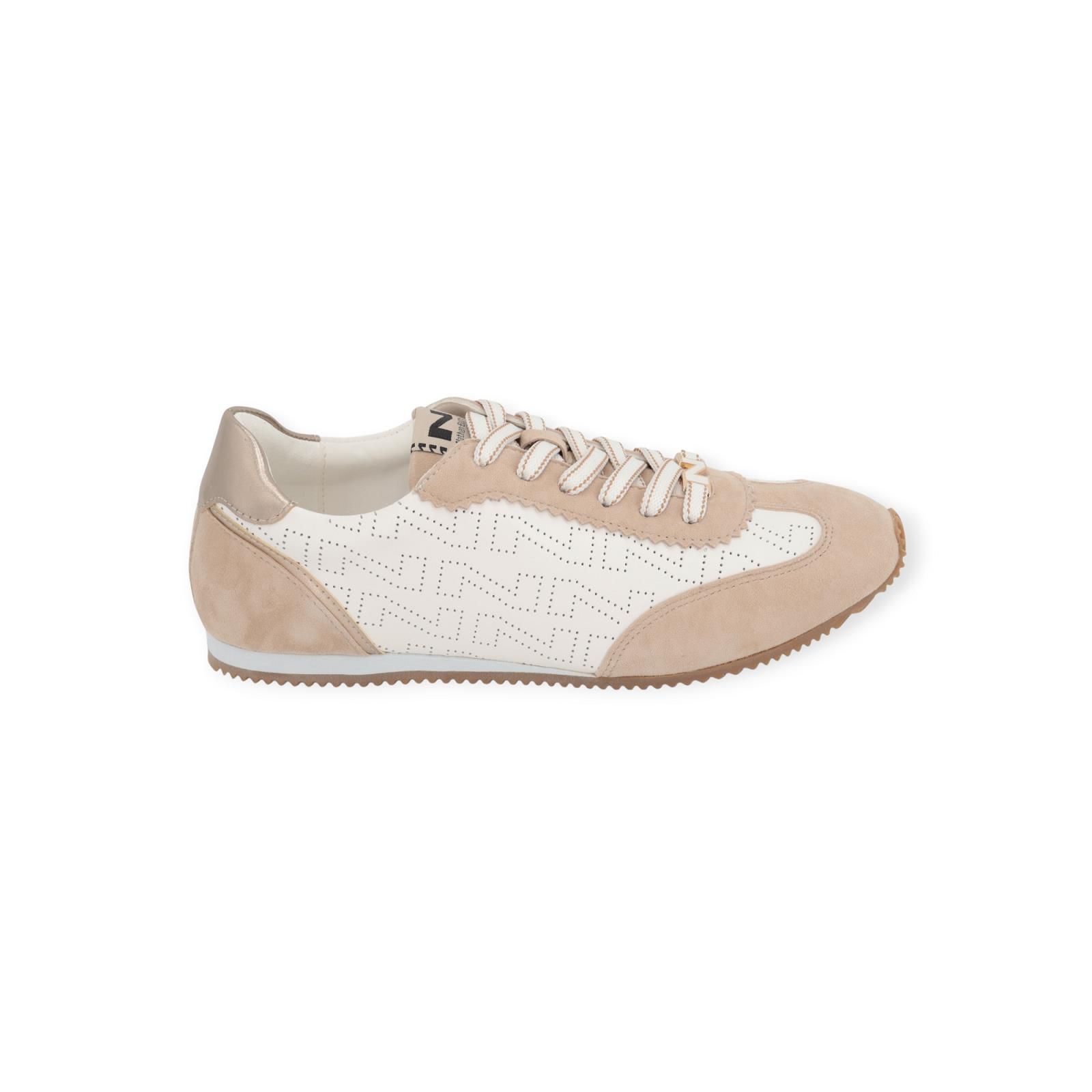 Nathan-Baume dames sneaker in het wit met beige suede. Nathan-Baume dames sneaker in het wit met beige suede.