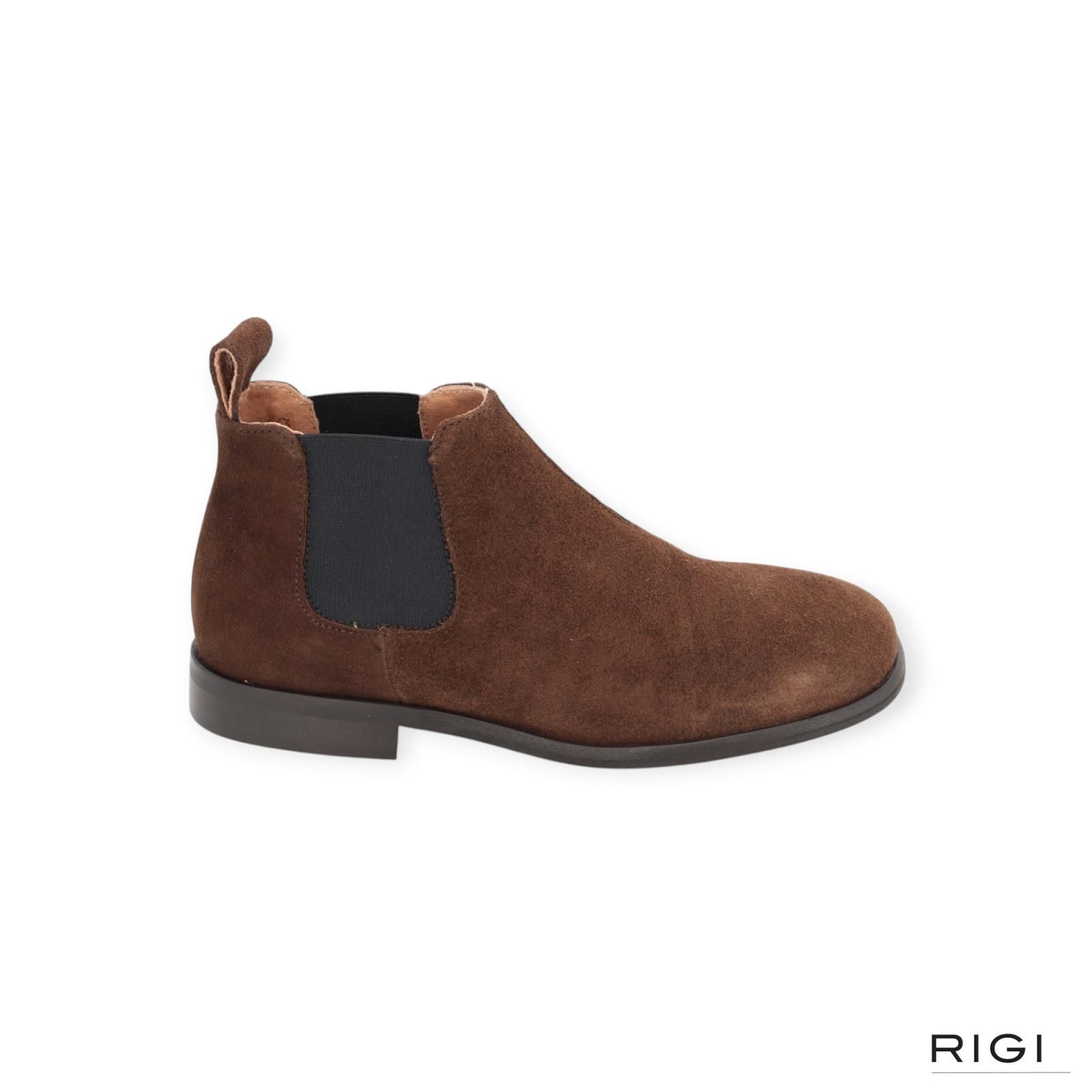Pavement Pazana enkellaars in bruin suède voor dames. Pavement Pazana enkellaars in bruin suède voor dames.