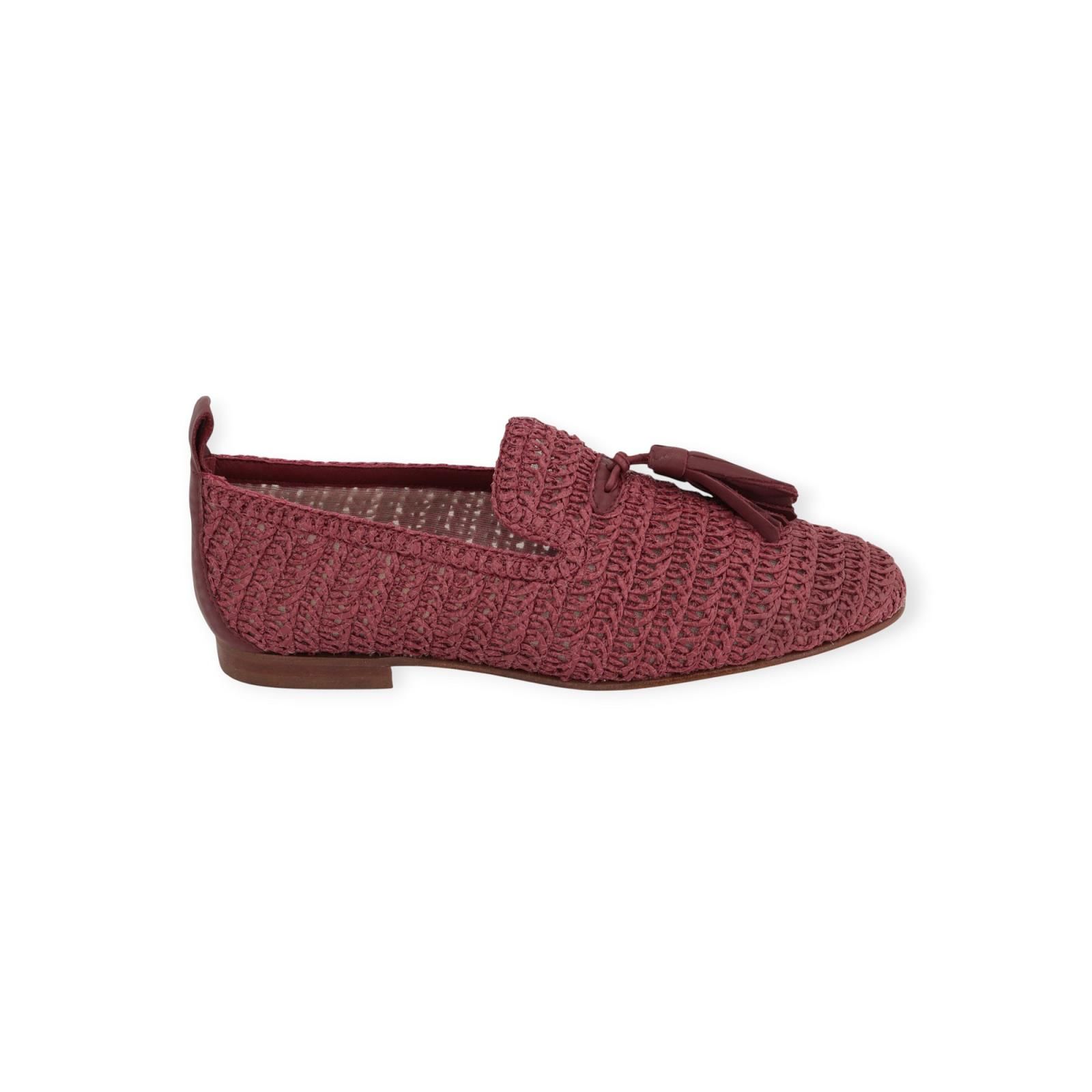 Pedro Miralles dames mocassin in bordeaux raffia. Pedro Miralles dames mocassin in bordeaux raffia.