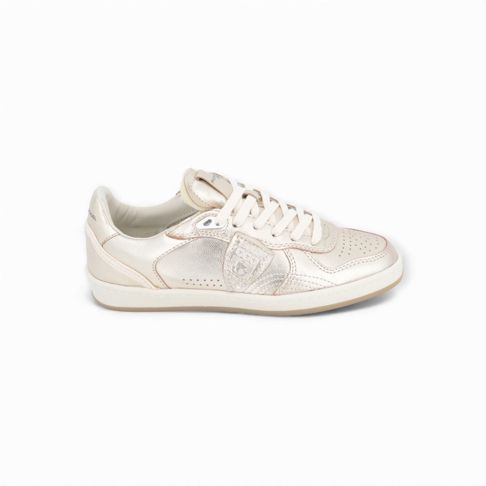 Philippe Model PGAL Low dames sneaker in goud. Philippe Model PGAL Low dames sneaker in goud.