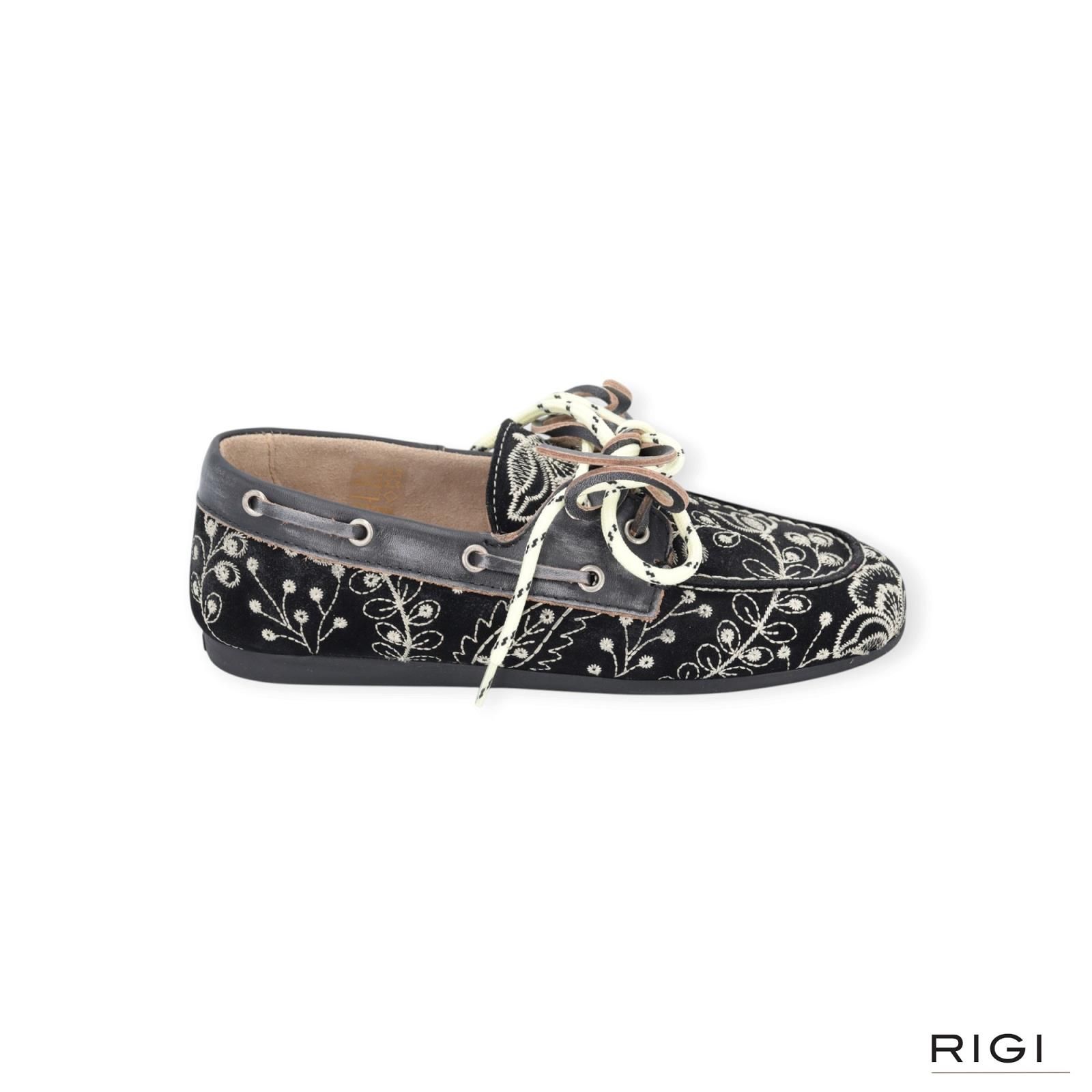 Posa Boat loafer Botanic in zwart suède voor dames. Posa Boat loafer Botanic in zwart suède voor dames.