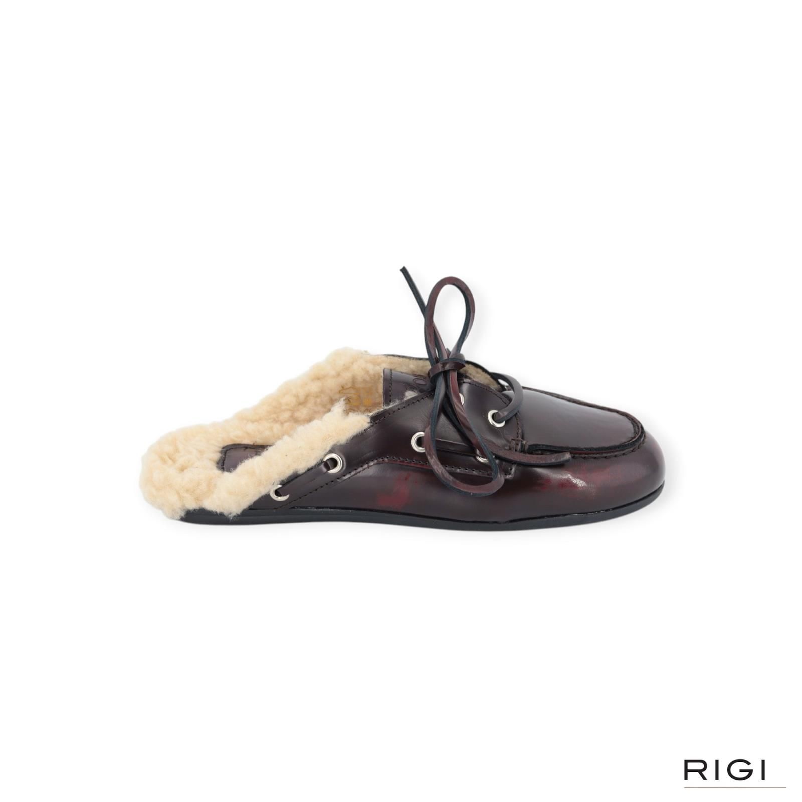Posa Boat loafer Mule Fur slipper, muil in burgundy, bordeaux leer voor dames. Posa Boat loafer Mule Fur slipper, muil in burgundy, bordeaux leer voor dames.