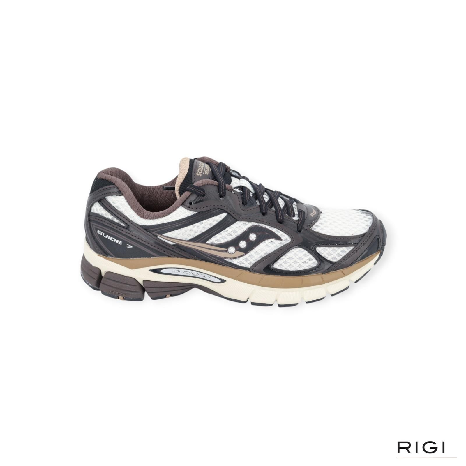 Saucony Progrid Guide 7 in bruin met wit leer voor dames. Saucony Progrid Guide 7 in bruin met wit leer voor dames.