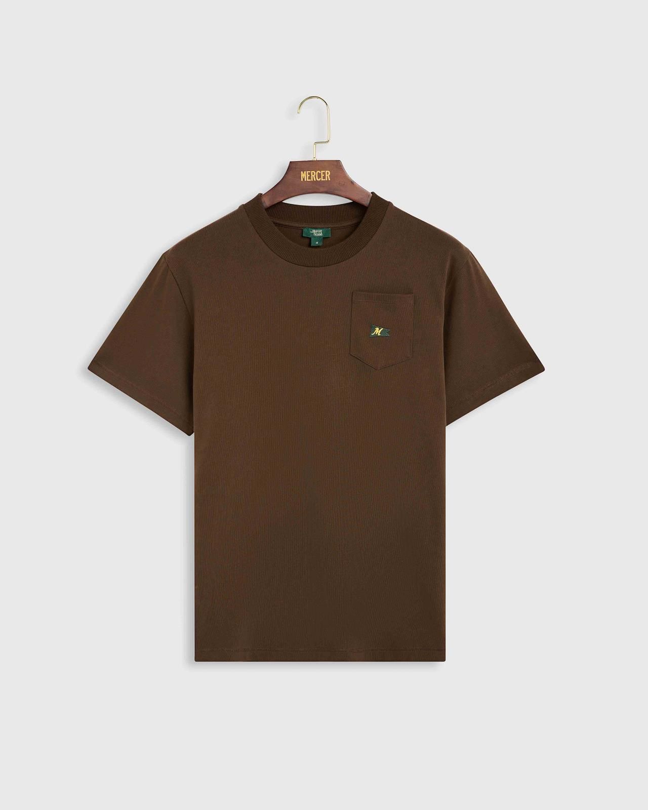 Mercer T-shirt Bruin unisex (The Mercer Flag Tee (MEAP263002) - The Mercer Flag Tee (MEAP26300) - Rigi Mercer T-shirt Bruin unisex (The Mercer Flag Tee (MEAP263002) - The Mercer Flag Tee (MEAP26300) - Rigi