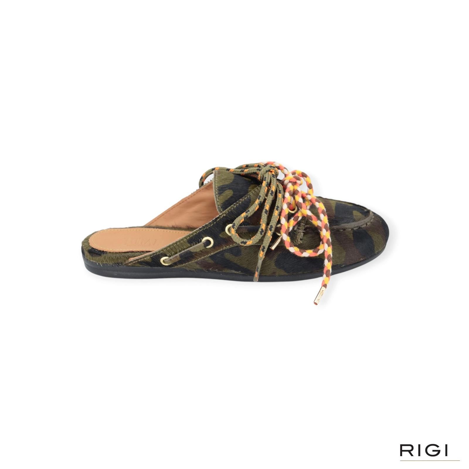 Toral Blanche slipper voor dames in camouflage ponyvel. Toral Blanche slipper voor dames in camouflage ponyvel.
