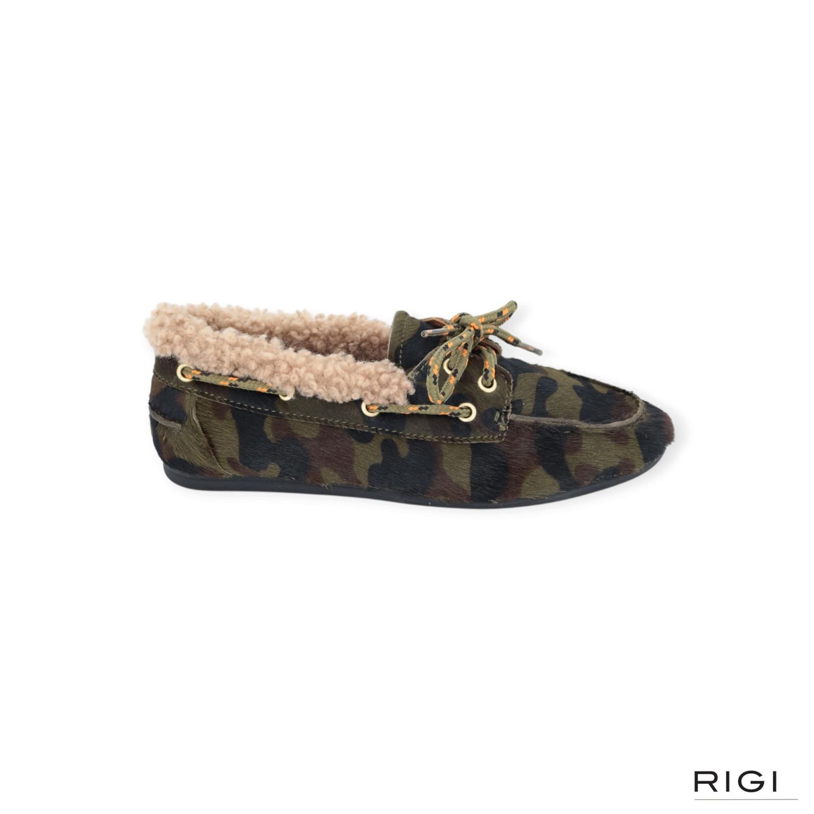 Toral Nahua Winter Camou mocassin bootschoen voor dames in camouflage ponyvel met wol. Toral Nahua Winter Camou mocassin bootschoen voor dames in camouflage ponyvel met wol.