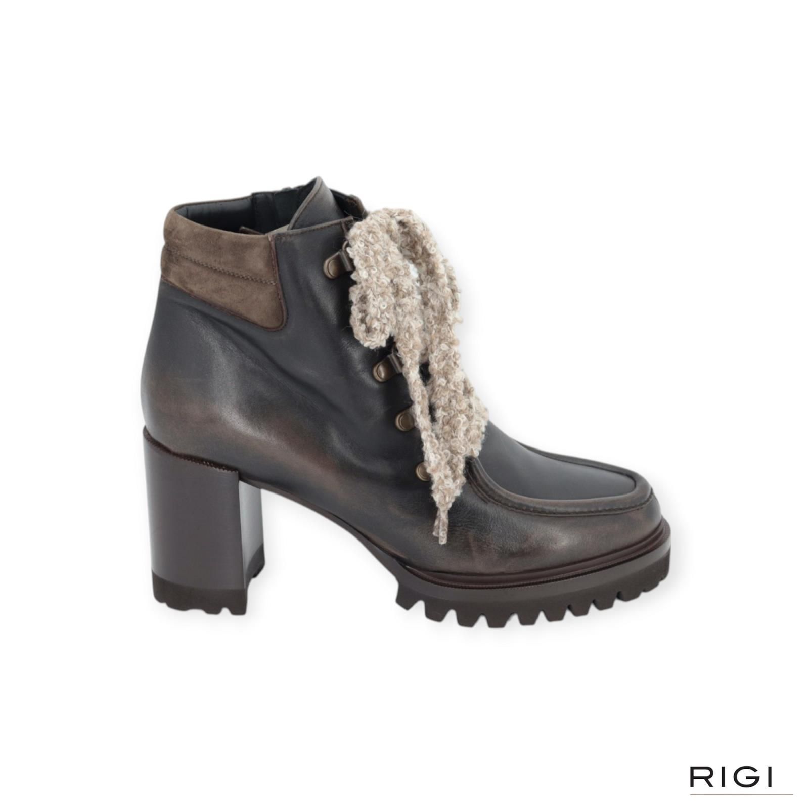 Trumans 9293 enkellaars, bottine voor dames in bruin gebrushed leer. Trumans 9293 enkellaars, bottine voor dames in bruin gebrushed leer.