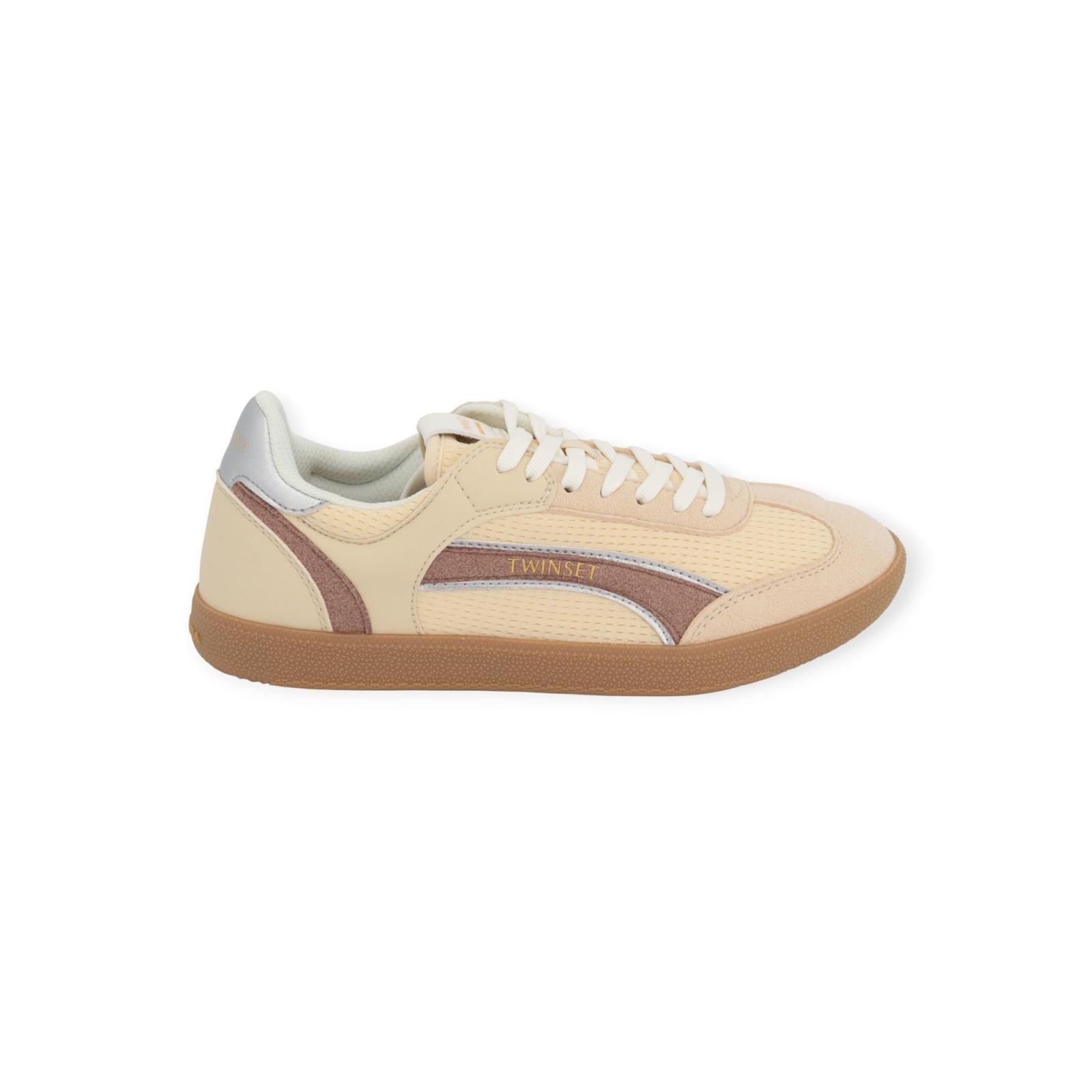 Twinset sneaker in off wit met camel suède voor dames. Twinset sneaker in off wit met camel suède voor dames.