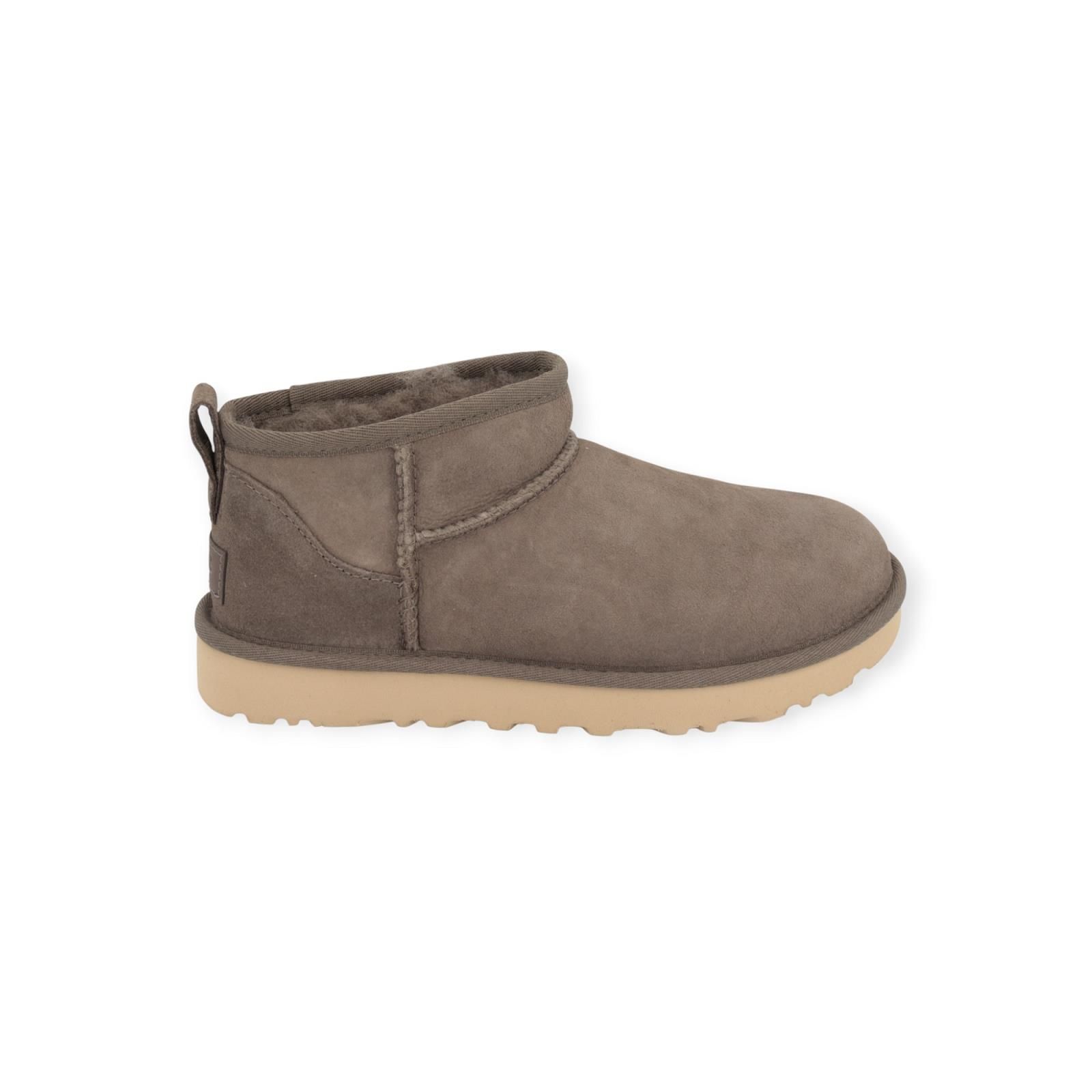 UGG Classic Ultra Mini in taupe(DDRG) suède voor dames. UGG Classic Ultra Mini in taupe(DDRG) suède voor dames.