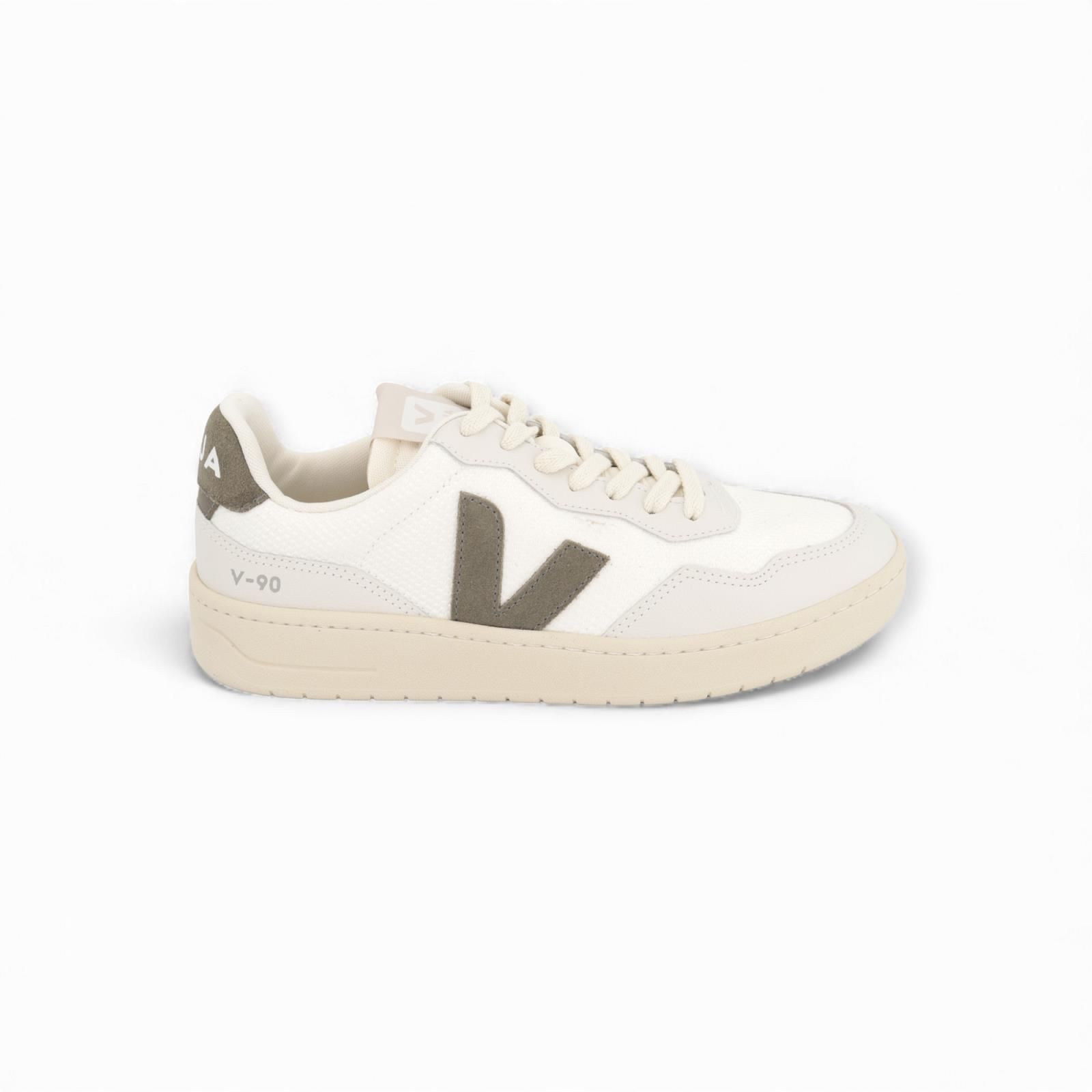 Veja V90 mesh in wit off wit met kaki voor heren. Veja V90 mesh in wit off wit met kaki voor heren.